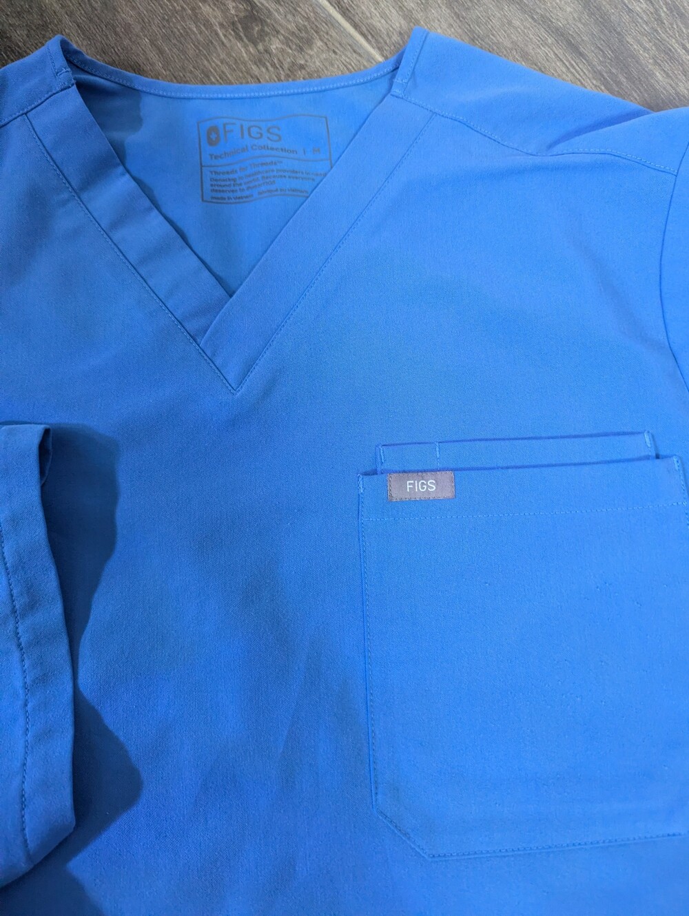 Figs Men’s V-Neck Scrub Top Blue